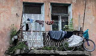 Мать продержала сына в комнате 33 года Мать продержала сына в комнате 33 года