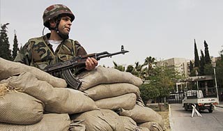 Сирийские повстанцы попали в окружение Сирийские повстанцы попали в окружение