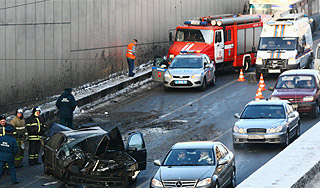 Уснувший водитель убил детей на трассе Уснувший водитель убил детей на трассе