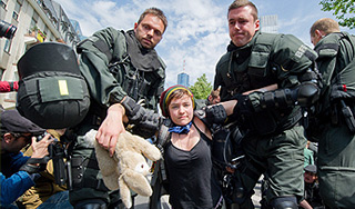 В Германии задержаны сотни "захватчиков" В Германии задержаны сотни "захватчиков"