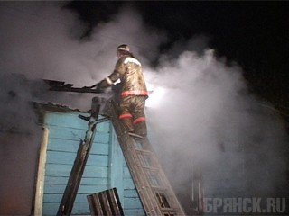 Пожар в одном из домов города Дятьково унес две жизни