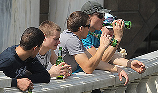 Детей защитят от алкоголя штрафами Детей защитят от алкоголя штрафами