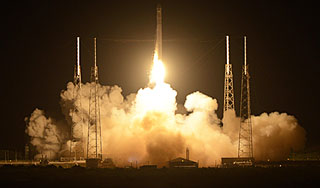 К МКС отправили частный корабль К МКС отправили частный корабль