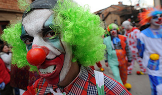 Клоуны повергли в бегство воров-домушников Клоуны повергли в бегство воров-домушников