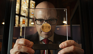 Швейцария вернется к золотому франку Швейцария вернется к золотому франку