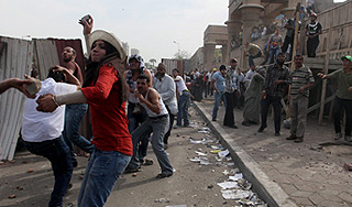 Кандидата в главы Египта закидали камнями Кандидата в главы Египта закидали камнями