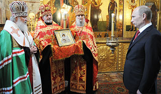 Путин подарил патриарху икону Путин подарил патриарху икону