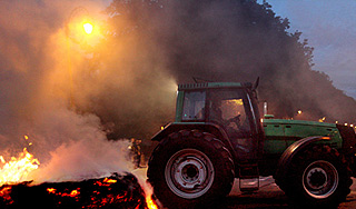 Двухлетний ребенок сгорел в кабине трактора Двухлетний ребенок сгорел в кабине трактора