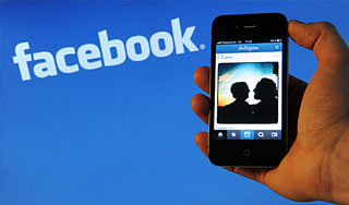 Facebook создает собственный смартфон Facebook создает собственный смартфон