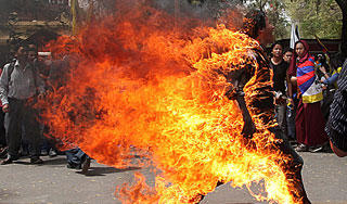 Два тибетских монаха подожгли себя Два тибетских монаха подожгли себя