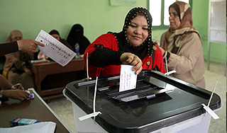 За пост Мубарака борется его сторонник За пост Мубарака борется его сторонник