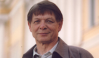 Певец Эдуард Хиль впал в кому Певец Эдуард Хиль впал в кому