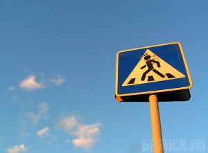 Машина «Волга» выбросила иномарку на пешехода