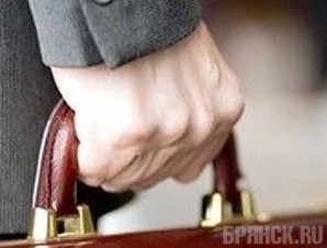 Чиновников-взяточников оштрафовали и выгнали с работы