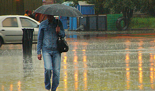 На столицу надвигаются гроза и град На столицу надвигаются гроза и град