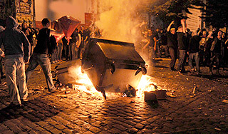 Молодежь разгромила Гамбург Молодежь разгромила Гамбург