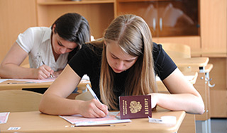 Проходят ЕГЭ по химии и иностранному языку Проходят ЕГЭ по химии и иностранному языку