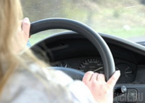 Пьяная девушка угнала дорогостоящий автомобиль