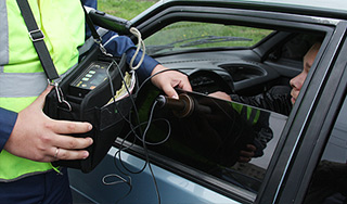 Полицейским машинам растонируют стекла Полицейским машинам растонируют стекла