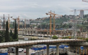 В Сочи открылась трехуровневая автодорожная развязка