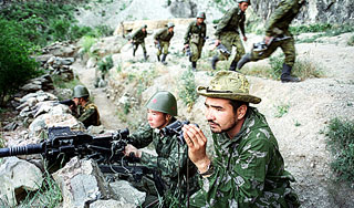 Солдат признался в убийстве 14 сослуживцев Солдат признался в убийстве 14 сослуживцев