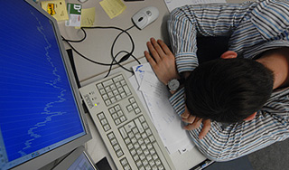 Большинство россиян ночевали на работе Большинство россиян ночевали на работе