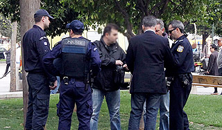 В Греции депутат напал на коллег-женщин В Греции депутат напал на коллег-женщин