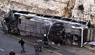 В Боливии 50 студентов упали в пропасть В Боливии 50 студентов упали в пропасть