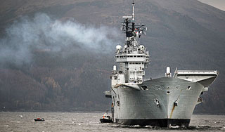 В США загорелся "Джордж Буш" В США загорелся "Джордж Буш"