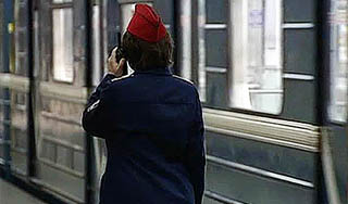 Девушка в метро пострадала за отзывчивость Девушка в метро пострадала за отзывчивость