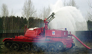 На горящий арсенал направили танки На горящий арсенал направили танки