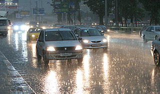 Оппозиция сочла грозу новым оружием власти Оппозиция сочла грозу новым оружием власти