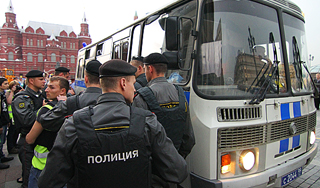 Суд арествал еще пять хулиганов с Болотной Суд арествал еще пять хулиганов с Болотной