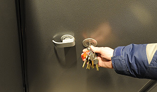 На Камчатке подростки украли миллион На Камчатке подростки украли миллион