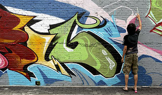 В Петербурге граффити сотрут бластерами В Петербурге граффити сотрут бластерами