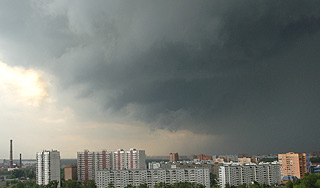 На Москву снова надвигается гроза На Москву снова надвигается гроза