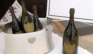 Во Франции угнали фуру элитного шампанского Во Франции угнали фуру элитного шампанского