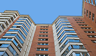 В Москве голая девушка выпала из окна В Москве голая девушка выпала из окна