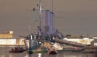 Крейсеру "Аврора" угрожают хулиганы Крейсеру "Аврора" угрожают хулиганы