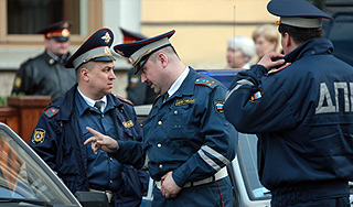Полицейский сбил трехлетнего ребенка Полицейский сбил трехлетнего ребенка
