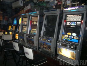 Дверь подпольного игрового салона обнаружили в туалете