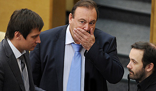 Трем депутатам предложили сдать мандаты Трем депутатам предложили сдать мандаты