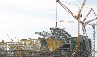 В Поволжье на тротуар рухнул башенный кран В Поволжье на тротуар рухнул башенный кран