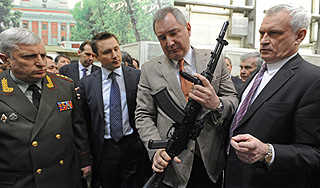 Рогозин посоветовал "переспать" с оружием Рогозин посоветовал "переспать" с оружием