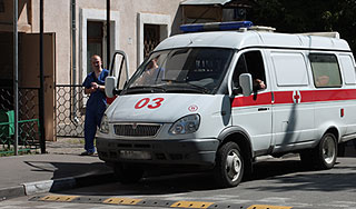 Мать выбросила с 15-го этажа двоих сыновей Мать выбросила с 15-го этажа двоих сыновей