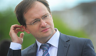 Гендиректор НТВ в стихах ответил Мединскому Гендиректор НТВ в стихах ответил Мединскому