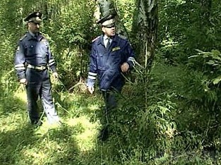 Заблудившуюся в лесу семью искали четыре часа