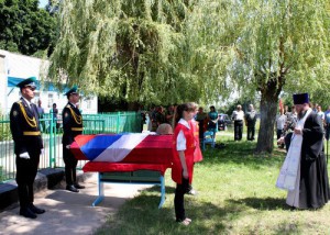 В Севском районе захоронили останки 15 солдат