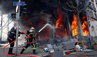 В США пожар уничтожает целый город В США пожар уничтожает целый город