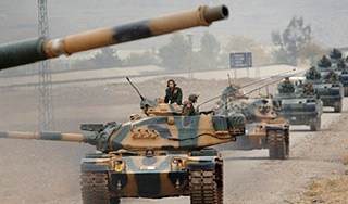 Сирия стянула танки на границу с Турцией Сирия стянула танки на границу с Турцией